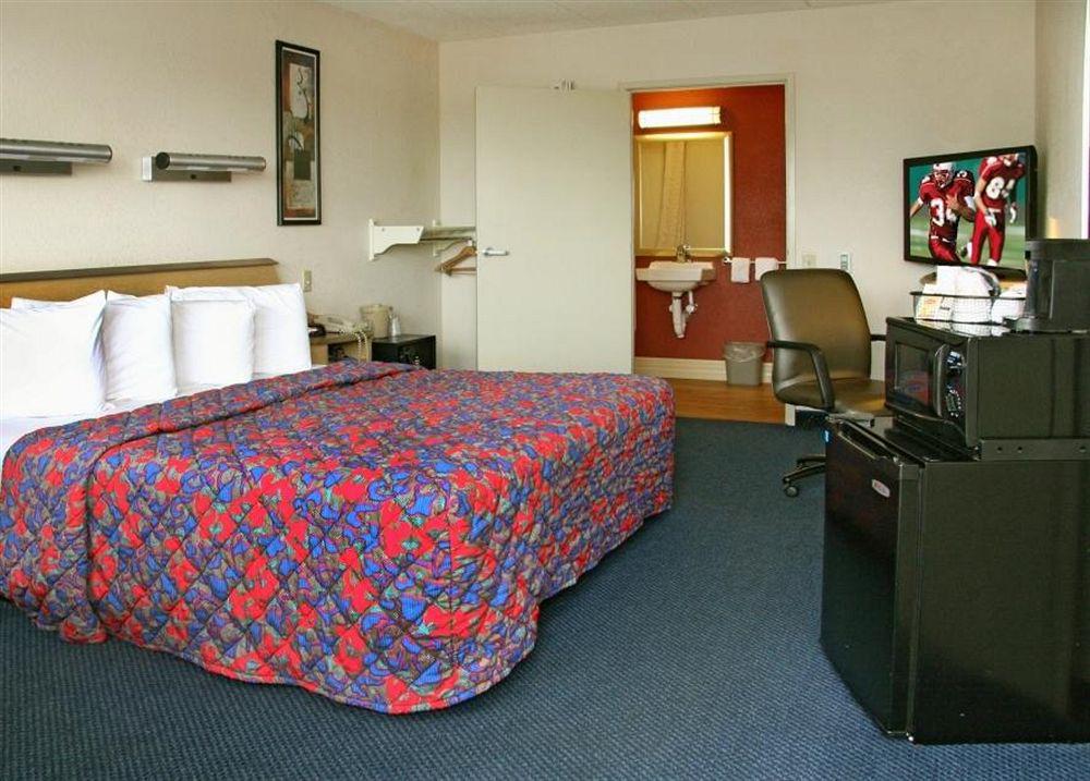 Red Roof Inn Edison Habitación foto