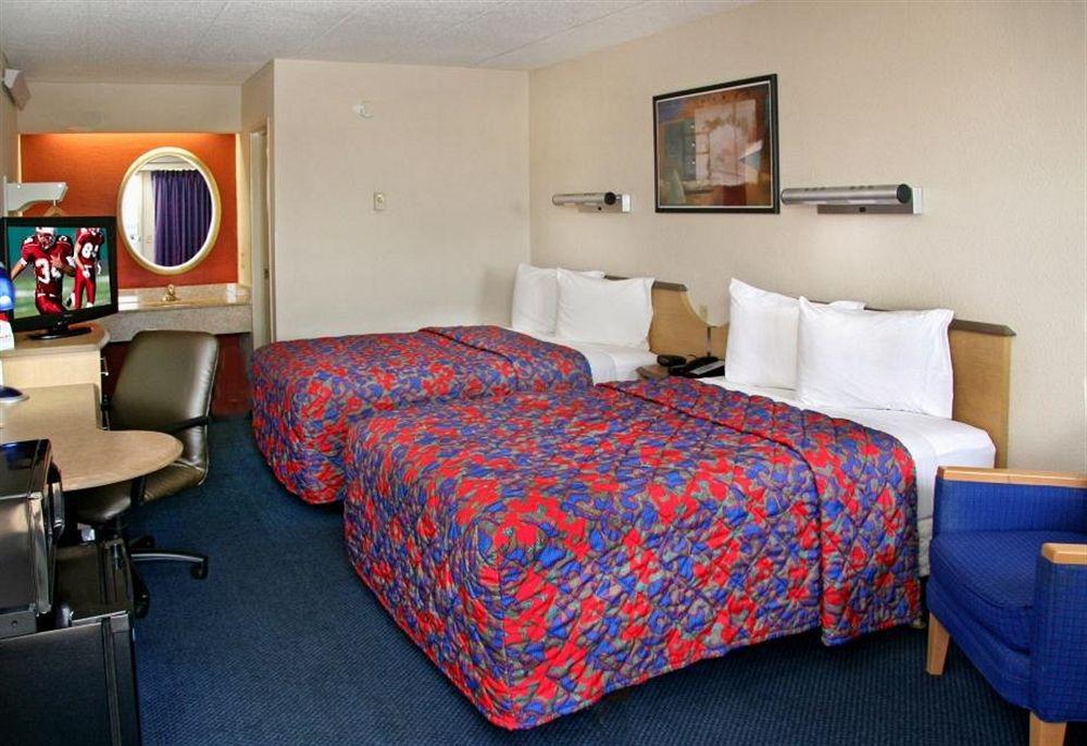 Red Roof Inn Edison Habitación foto